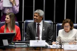 No Congresso Nacional, Jerônimo Rodrigues participa de sessão solene que celebra os 200 anos do 2 de Julho