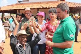 Quilombolas de Muquém do São Francisco recebem posse de terra