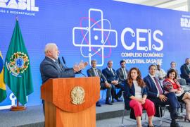 Ao lado de Lula, em Brasília, Jerônimo participa do lançamento de estratégia para expandir produção de insumos para o SUS