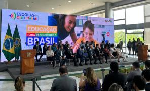 Em Brasília, governador participa do lançamento de plano para ampliar conectividade nas escolas