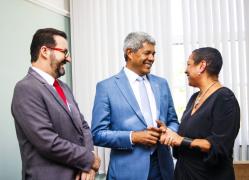 Transmissão de cargo da nova reitora da UFRB conta com a presença do governador