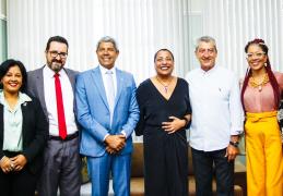 Transmissão de cargo da nova reitora da UFRB conta com a presença do governador