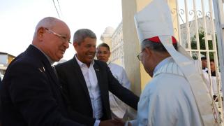Governador da Bahia prestigia posse de novo bispo da diocese de Barra