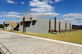 Em Jacobina, Estado anuncia licitação de hospital regional e inaugura obras