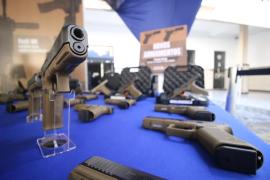 Com investimento de R$ 11,4 milhões, 590 fuzis e 1.075 pistolas são entregues para Polícia Militar da Bahia