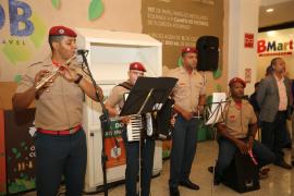Outubro Rosa | Campanha Ligadas por Fios arrecada mechas de cabelo, bonés e turbantes para pacientes com câncer de mama