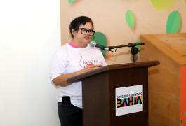 Outubro Rosa | Campanha Ligadas por Fios arrecada mechas de cabelo, bonés e turbantes para pacientes com câncer de mama