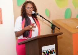 Outubro Rosa | Campanha Ligadas por Fios arrecada mechas de cabelo, bonés e turbantes para pacientes com câncer de mama