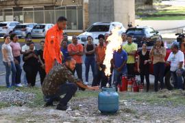 Servidores aprendem sobre primeiros socorros e controle de incêndio em formação do Corpo de Bombeiros