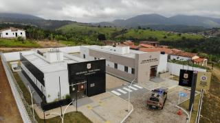 Jiquiriçá recebe escola em tempo integral; delegacia e companhia da PM também foram inauguradas