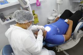 Odontomóvel passa por 413 escolas estaduais e beneficia 166 mil estudantes na Bahia