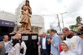 Monumento é inaugurado em comemoração à canonização de Dulce dos Pobres