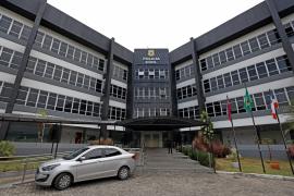 PC desarticula laboratório de drogas em Ipitanga e faz apreensões em condomínio de luxo de Lauro de Freitas