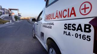 Com 70% do corpo queimado, idoso atingido por raio, em Teixeira de Freitas, é transferido de UTI aérea para o HGE