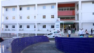 Com 70% do corpo queimado, idoso atingido por raio, em Teixeira de Freitas, é transferido de UTI aérea para o HGE