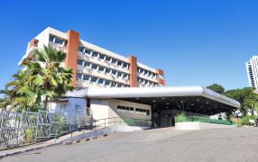 Com 70% do corpo queimado, idoso atingido por raio, em Teixeira de Freitas, é transferido de UTI aérea para o HGE