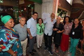 SDE homenageia Juarez Paraíso e entrega restauração do mural Flor de Pedras