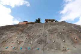 Comunidade de Saramandaia ganha contenção de encosta, no valor de R$ 4,3 milhões, que vai beneficiar 100 famílias