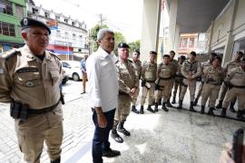 Em Salvador, governador prestigia servidores de serviços essenciais que atuam em plantões