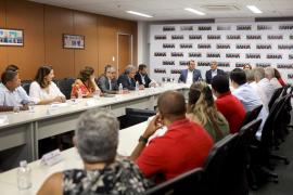 Governador assina decreto que garante a progressão de carreira para mais de dez mil profissionais da área de saúde