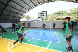 Entrega de sistema de abastecimento de água e equipamentos para a saúde em Aiquara completam investimentos em 150 municípios baianos em 2023