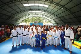 Entrega de sistema de abastecimento de água e equipamentos para a saúde em Aiquara completam investimentos em 150 municípios baianos em 2023