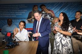 Em Lauro de Freitas, Geraldo Júnior prestigia aula motivacional do ministro Roberto Barroso para estudantes da rede estadual