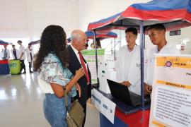 Em Lauro de Freitas, Geraldo Júnior prestigia aula motivacional do ministro Roberto Barroso para estudantes da rede estadual