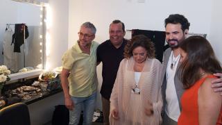 Ação solidária do Programa Bahia Sem Fome marca show de Daniela Mercury com o filho Gabriel