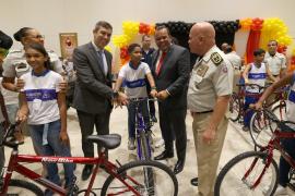 PM forma 966 crianças e adolescentes em programa educacional de resistência às drogas