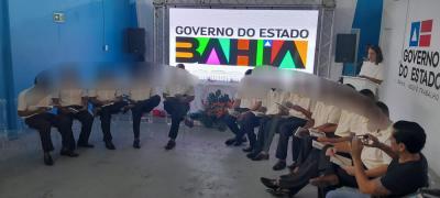 Reeducandos do Conjunto Penal de Itabuna lançam \"A Vida em Cena: Encena\", obra coletiva do projeto Virando a Página