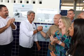 Governo do Estado entrega escola e mercado em Novo Horizonte e autoriza obras em Macaúbas