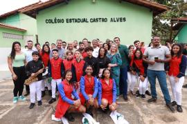 Governo do Estado entrega escola e mercado em Novo Horizonte e autoriza obras em Macaúbas