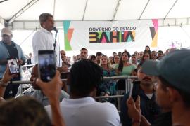 Governo do Estado entrega escola e mercado em Novo Horizonte e autoriza obras em Macaúbas