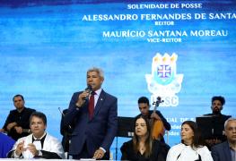 Reitor e vice-Reitor da Uesc tomam posse em cerimônia prestigiada pelo governador