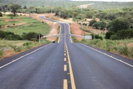 Obras de pavimentação em Ibitiara