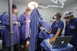 bahianoticia.com.br-bahia-mulher-fica-acordada-durante-cirurgia-para-retirada-de-tumor-cerebral-confira-craniotomia-3