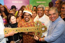 Com apoio do Governo do Estado, primeiro dia da Micareta de Feira leva multidão às ruas