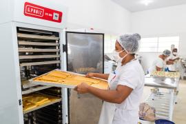 Cozinha Comunitária amplia produção de derivados da mandioca em Ibirapitanga