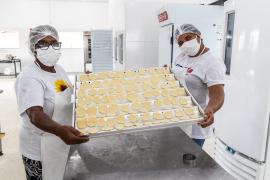 Cozinha Comunitária amplia produção de derivados da mandioca em Ibirapitanga