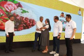 Programa \"Comida no Prato\" é lançado na Bahia para distribuir 2,2 milhões de refeições
