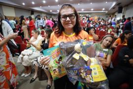 Seades entrega kits e lança livro para reforçar proteção de crianças e adolescentes na Bahia