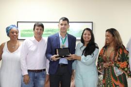 Professor de Matemática medalhista de ouro, em Brasília, recebe homenagem da SEC