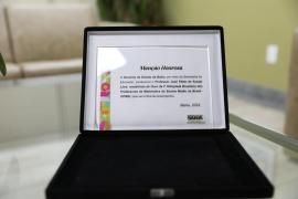 Professor de Matemática medalhista de ouro, em Brasília, recebe homenagem da SEC