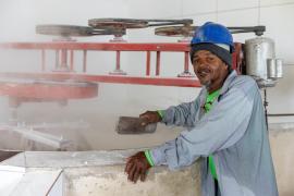 Modernização da casa de farinha em assentamento de Santo Amaro traz mais condições de trabalho