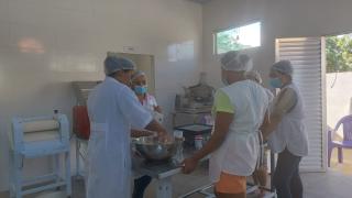 Produção de derivados da mandioca em Palmas de Monte Alto é incrementada com requalificação de agroindústria