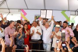 Estado entrega obras de contenções de encostas em Catu e assina ordens de serviço em saúde, esporte e para abastecimento de água