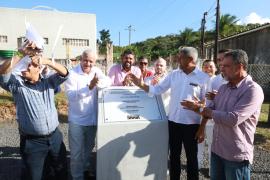 Estado entrega obras de contenções de encostas em Catu e assina ordens de serviço em saúde, esporte e para abastecimento de água