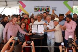 Estado entrega obras de contenções de encostas em Catu e assina ordens de serviço em saúde, esporte e para abastecimento de água