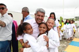 Em Lajedinho, governador entrega obras e visita memorial às vítimas do desastre natural de 2013